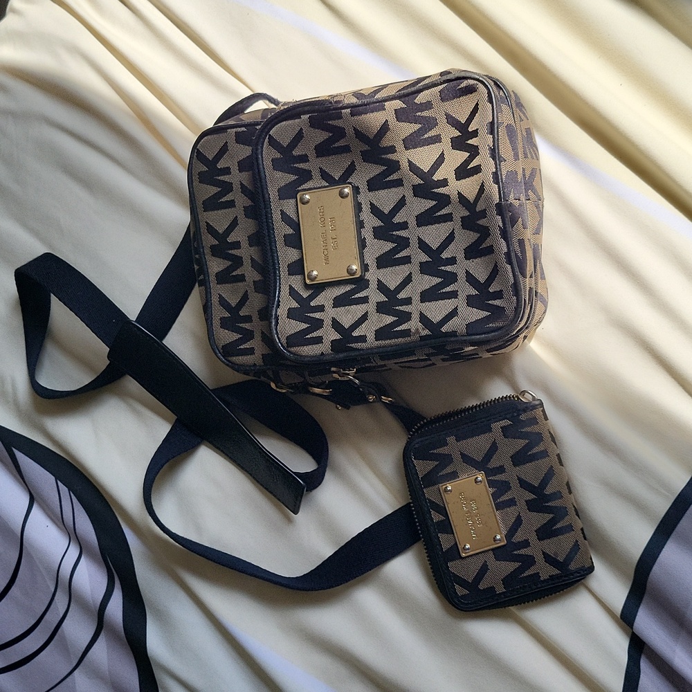 Used Michael kors crossbody and wallet